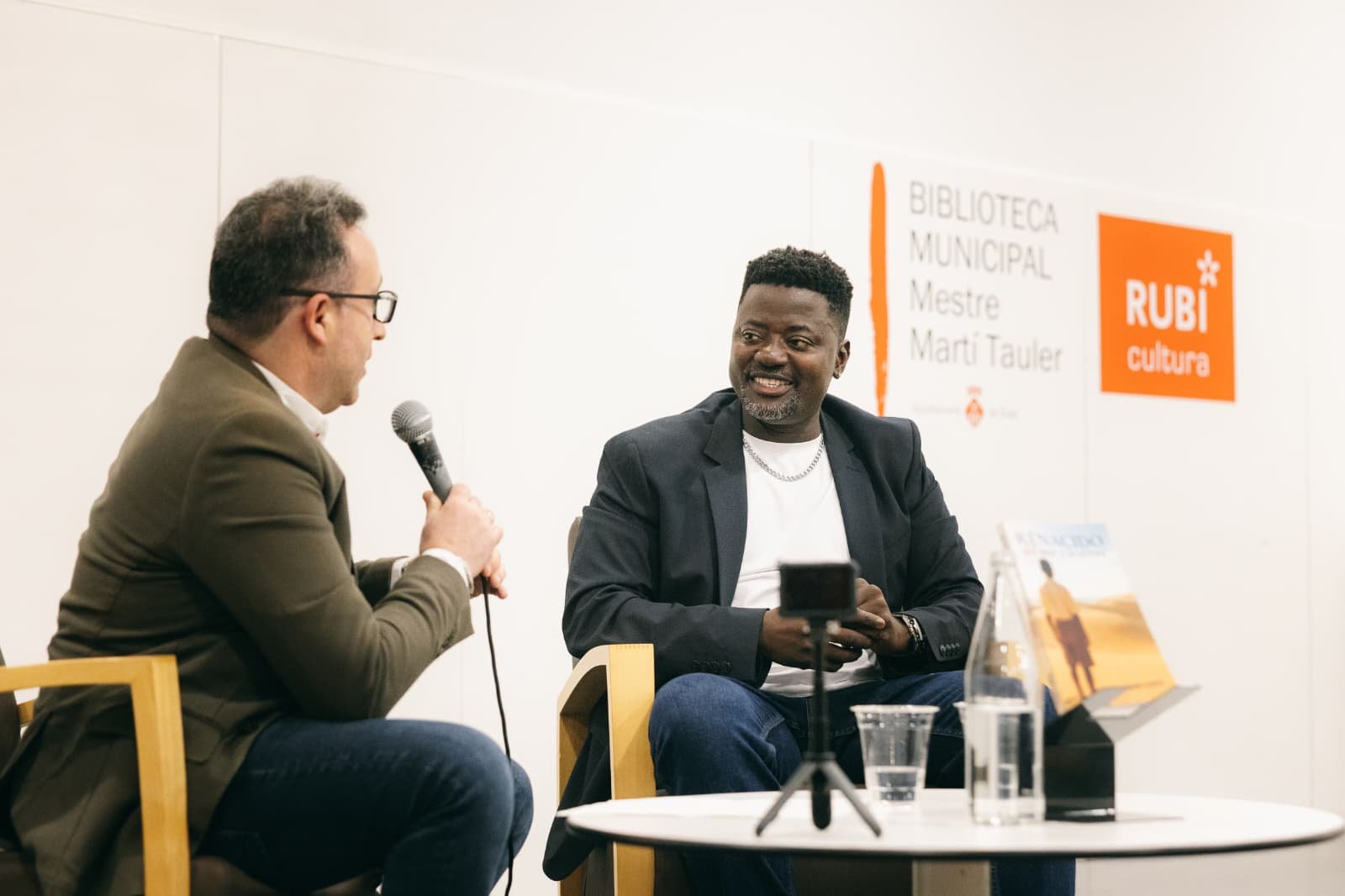 Presentación del libro Renacido del mar y la arena